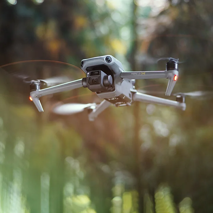 Дрони Україна: сучасні безпілотні технології для різних завдань