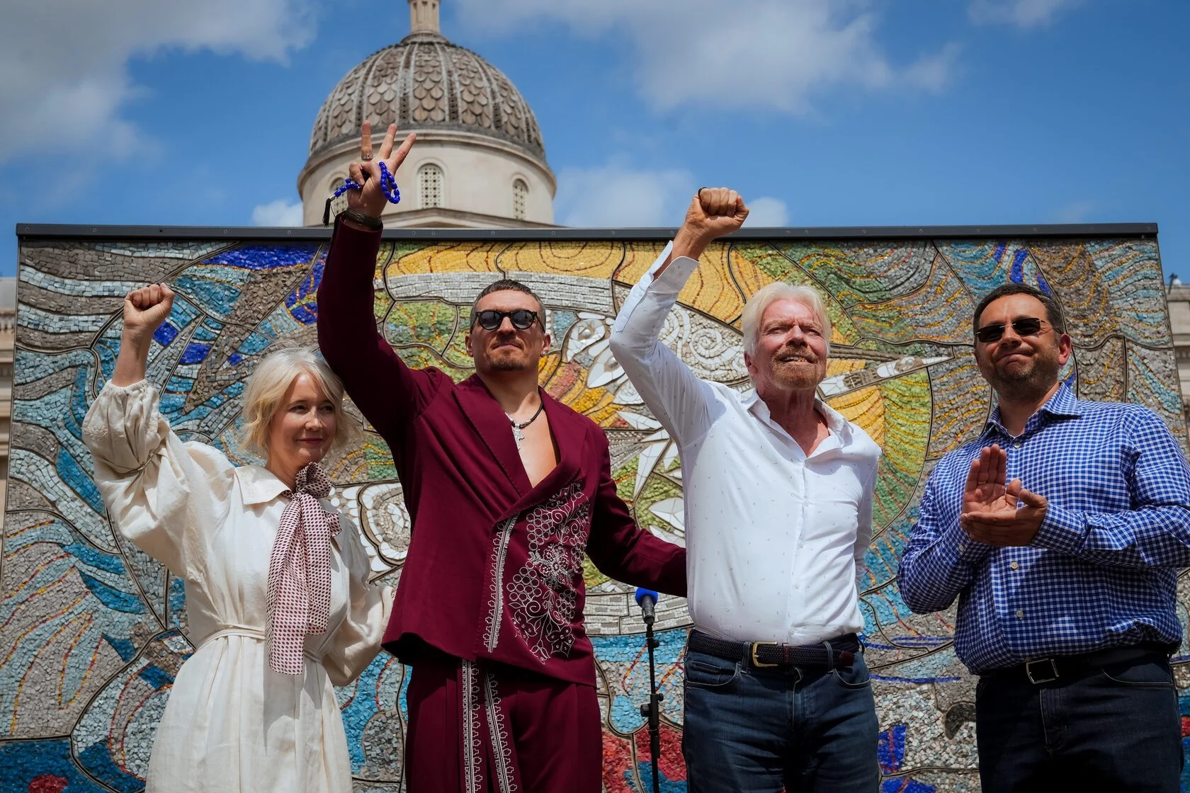 Richard Branson and Oleksandr Usyk at the Trafalgar Square unveiling