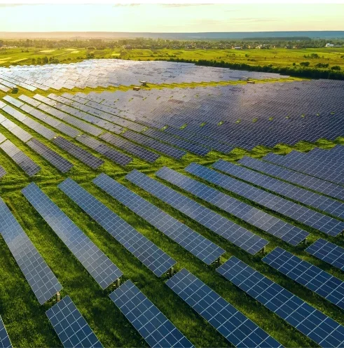 Yigit kamerada uyda jinnilik qilmoqda. Juda kichik qizlar porno tomosha