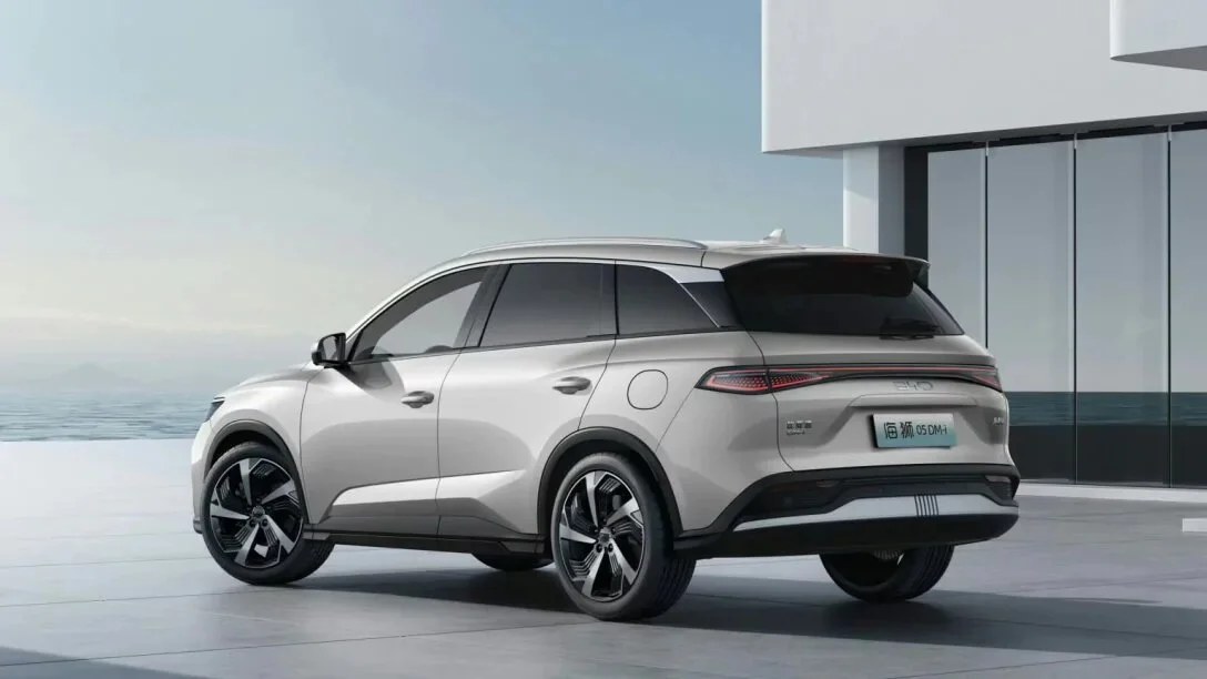 BYD показал электрифицированный семейный кроссовер за 000 с запасом хода 2000 км - 1 | kz.bex-auto.com BYD показал электрифицированный семейный кроссовер за 000 с запасом хода 2000 км - 1 | kz.bex-auto.com