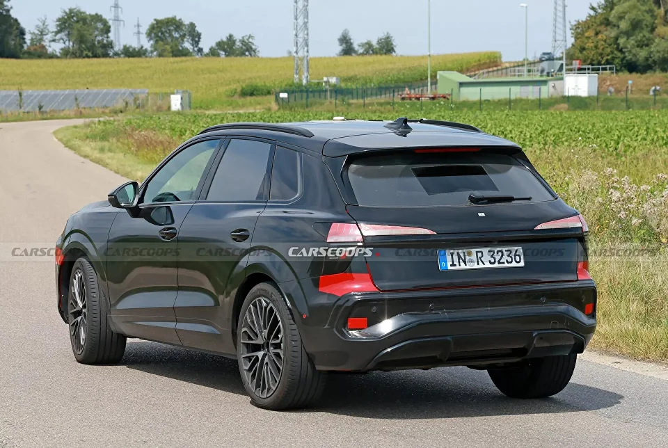 Это совершенно новый Audi Q3 2026: живые фото будущего кроссовера - 3 | kz.bex-auto.com Это совершенно новый Audi Q3 2026: живые фото будущего кроссовера - 3 | kz.bex-auto.com