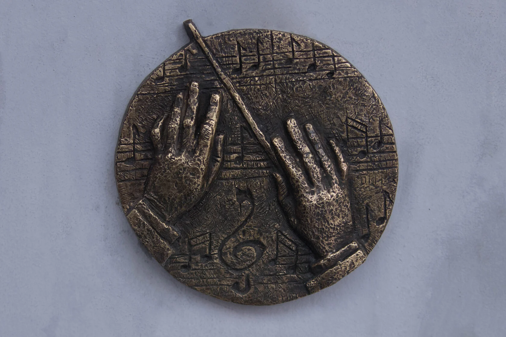 Небанальная прогулка: туристический маршрут по Днепру за бронзовыми минискульптурами фото