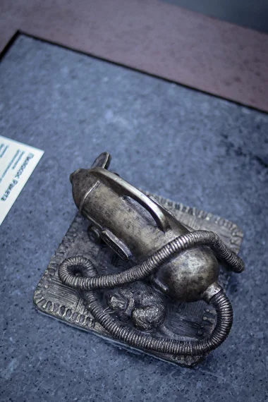 Небанальная прогулка: туристический маршрут по Днепру за бронзовыми минискульптурами фото