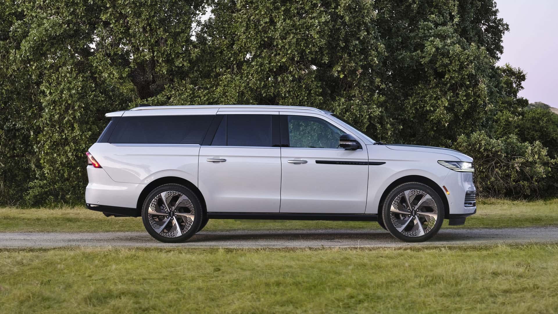 Концерн Ford представил новый Lincoln Navigator 2025 модельного года - 1 | kz.bex-auto.com Концерн Ford представил новый Lincoln Navigator 2025 модельного года - 1 | kz.bex-auto.com